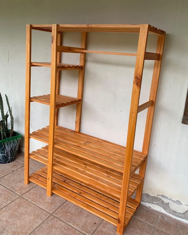Woodern closthing stand